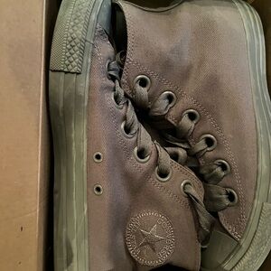 Converse  Chuck Taylor Olive High-Top Sneakers Women’s 10